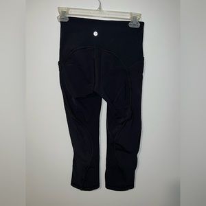 LULULEMON Size 4 Black Leggings Crop 21”